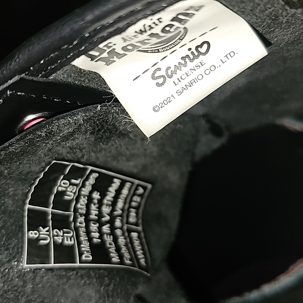 Dr. Martens X Hello Kitty & Friends Boots - Picture 14 of 16